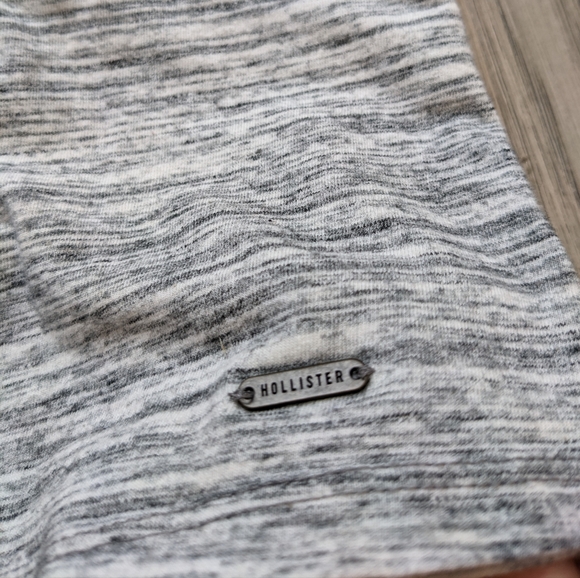 Hollister Heathered Grey Halter Top - Picture 2 of 6